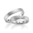TR0591 model met gravering in 4 mm Trouwringen set kopen bestaande uit een vrouw en mannen ring met of zonder diamanten steen