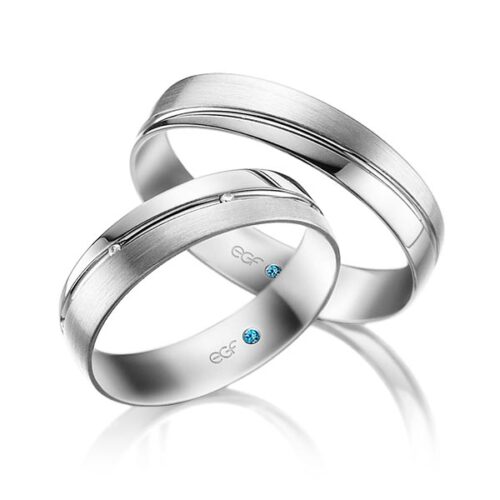 TR0726 model in wit mat glans 5 mm Trouwringen set kopen bestaande uit een vrouw en mannen ring met of zonder diamanten steen