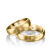 TR0831 model in fijn mat geel 5,5 mm geelgouden Trouwringen set kopen bestaande uit een vrouw en mannen ring met of zonder diamanten steen