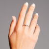 wgv0046e18 aan hand wit