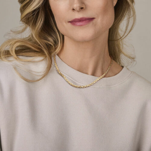 fantasie collier in geelgoud aan hals