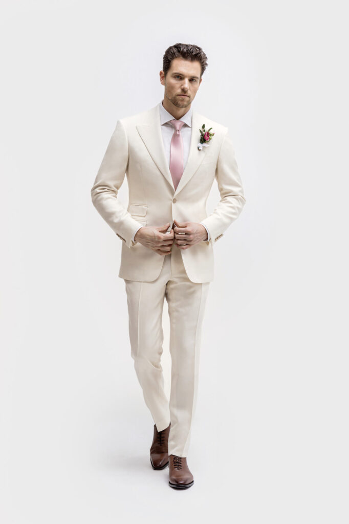 trouwpak in creme ivoor wit